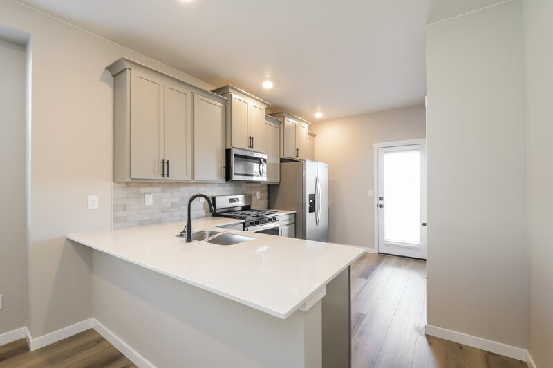 2,490/Mo, 9462 Yampa Ct Commerce City, CO 80022 Kitchen View 3