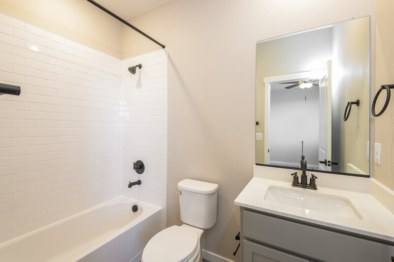 2,490/Mo, 9462 Yampa Ct Commerce City, CO 80022 Bathroom View