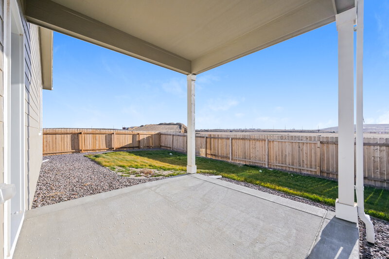 2,325/Mo, 18338 E 93rd Pl Commerce City, CO 80022 Backyard View