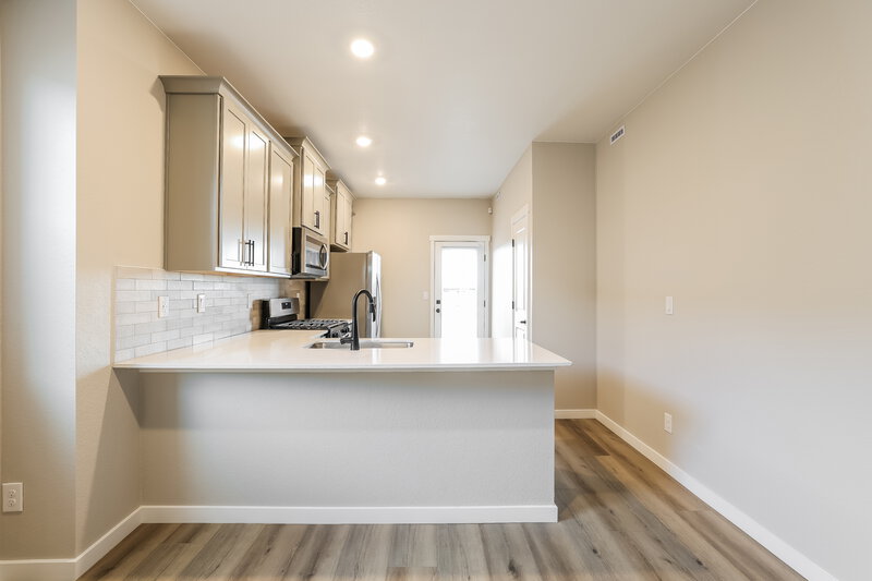 2,370/Mo, 9476 Yampa Ct Commerce City, CO 80022 Living Room View 3