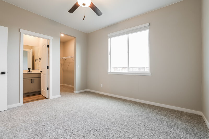 2,370/Mo, 9476 Yampa Ct Commerce City, CO 80022 Main Bedroom View