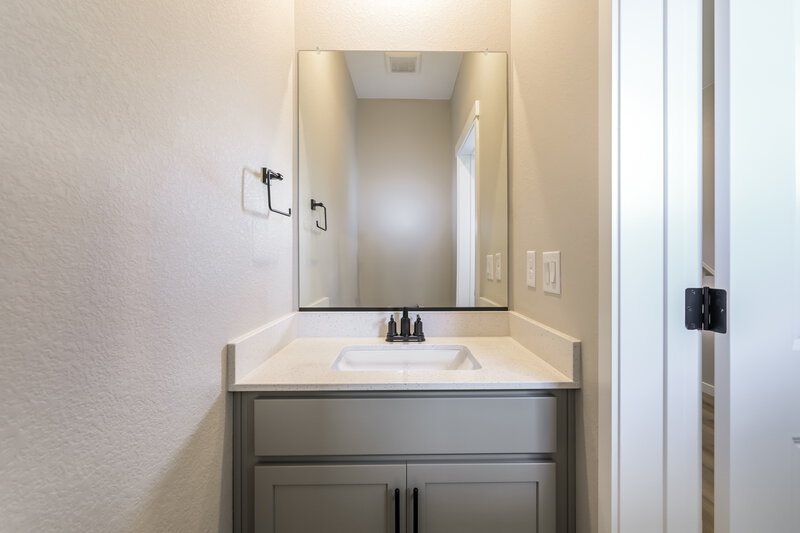 2,895/Mo, 9484 Yampa St Commerce City, CO 80022 Bathroom View