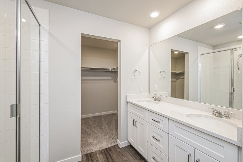 2,685/Mo, 2186 Flower Blossom Ave Brighton, CO 80601 Main Bathroom View