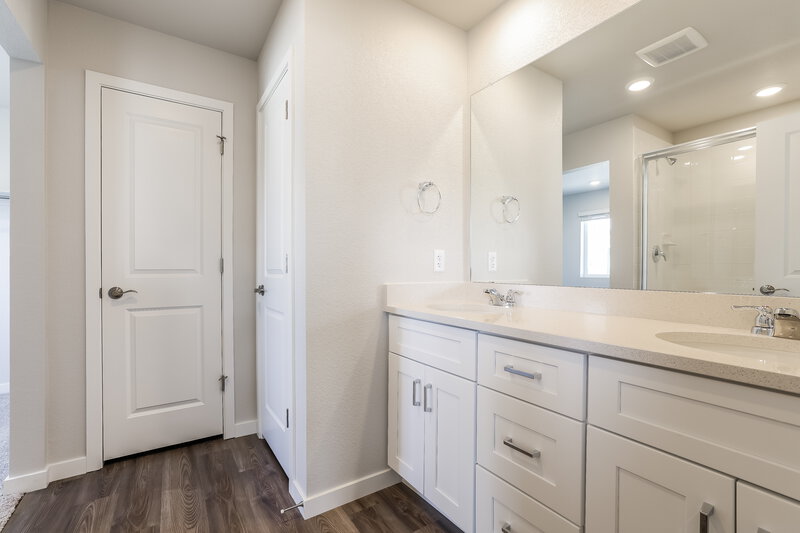 2,420/Mo, 2177 Flower Blossom Ave Brighton, CO 80601 Main Bathroom View