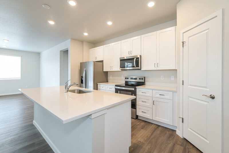 2,770/Mo, 1464 Orchard St Brighton, CO 80601 Kitchen View