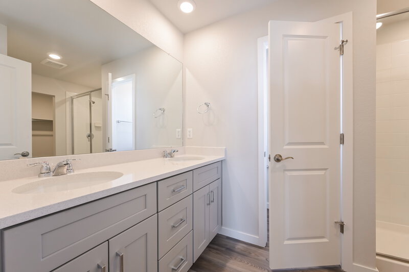 2,645/Mo, 1399 Orchard St Brighton, CO 80601 Main Bathroom View