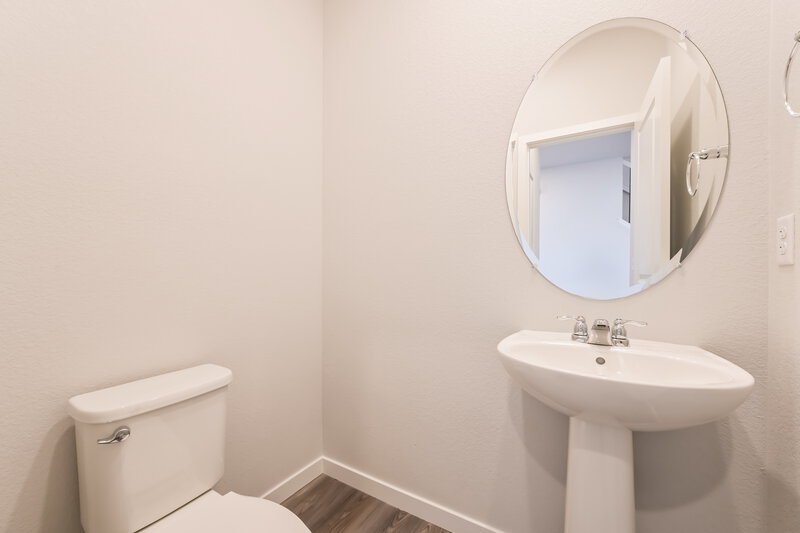 2,645/Mo, 1399 Orchard St Brighton, CO 80601 Bathroom View 2