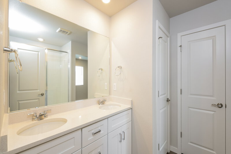 2,435/Mo, 2162 Flower Blossom Ave Brighton, CO 80601 Main Bathroom View