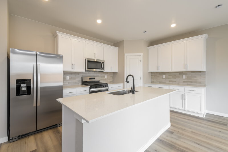 3,280/Mo, 9481 Yampa St Commerce City, CO 80022 Kitchen View