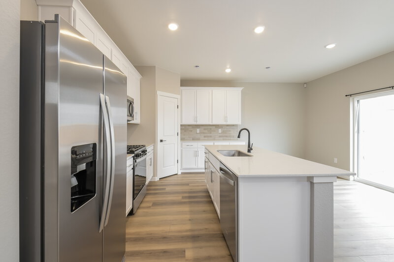 3,280/Mo, 9481 Yampa St Commerce City, CO 80022 Kitchen View 2