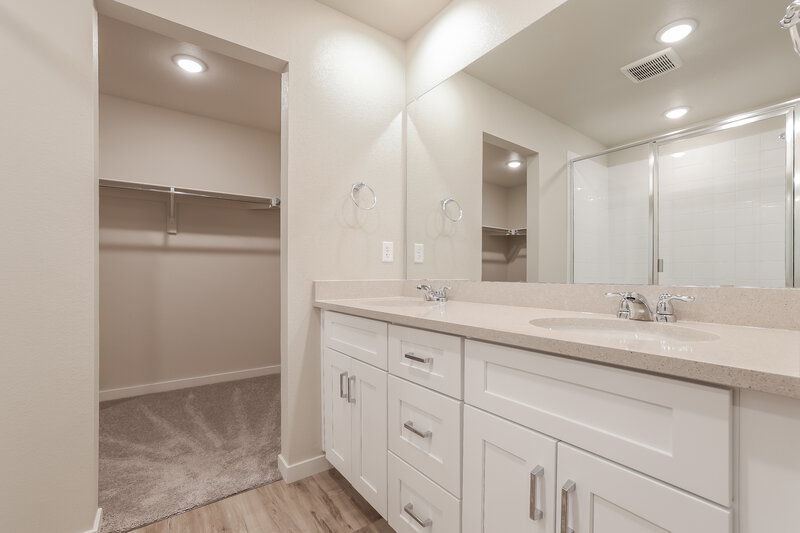 2,570/Mo, 2154 Flower Blossom Ave Brighton, CO 80601 Main Bathroom View