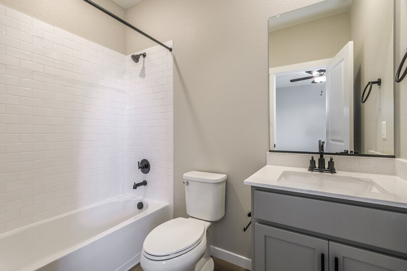 2,420/Mo, 9458 Yampa St Commerce City, CO 80022 Main Bathroom View
