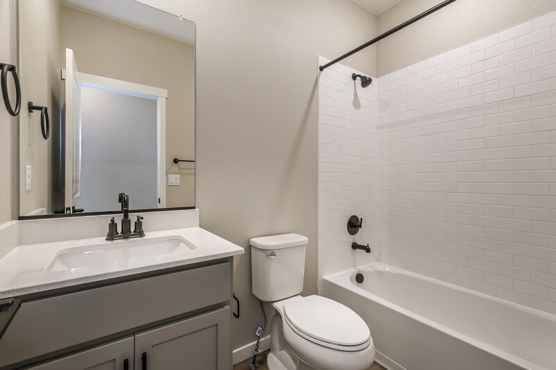 2,420/Mo, 9458 Yampa St Commerce City, CO 80022 Bathroom View