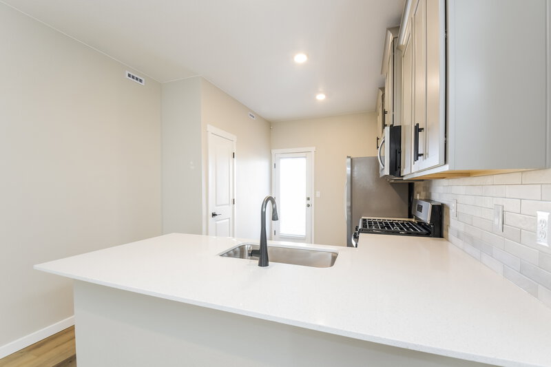 2,330/Mo, 9404 Yampa St Commerce City, CO 80022 Kitchen View 2