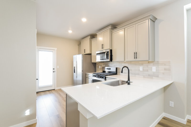 2,330/Mo, 9404 Yampa St Commerce City, CO 80022 Kitchen View 3