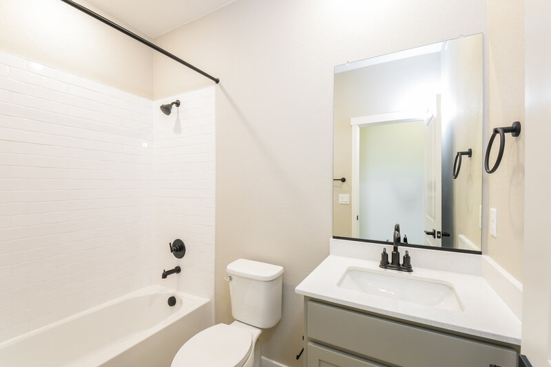 2,330/Mo, 9404 Yampa St Commerce City, CO 80022 Bathroom View