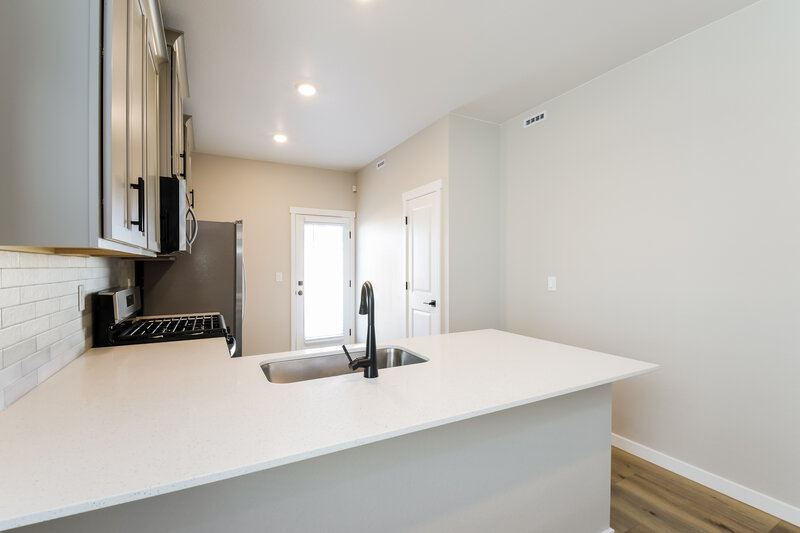 2,380/Mo, 9468 Yampa St Commerce City, CO 80022 Kitchen View 3