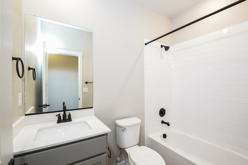 2,380/Mo, 9468 Yampa St Commerce City, CO 80022 Bathroom View