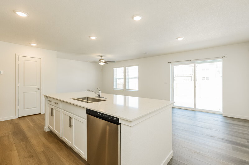 2,285/Mo, 8986 Blue Feather Loop Colorado Springs, CO 80908 Kitchen View