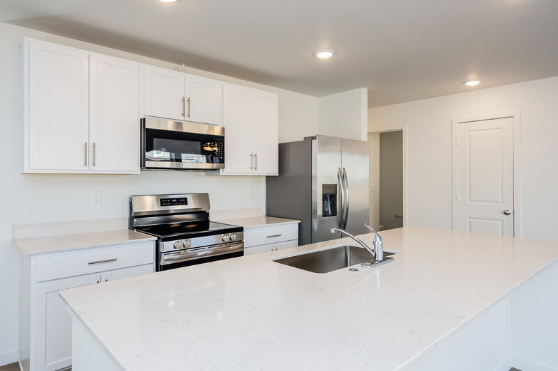 2,270/Mo, 8954 Blue Feather Loop Colorado Springs, CO 80908 Kitchen View 2