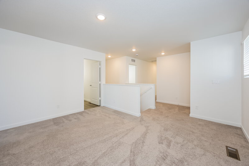 2,270/Mo, 8954 Blue Feather Loop Colorado Springs, CO 80908 Loft View