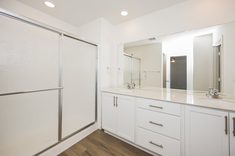 2,270/Mo, 8954 Blue Feather Loop Colorado Springs, CO 80908 Main Bathroom View