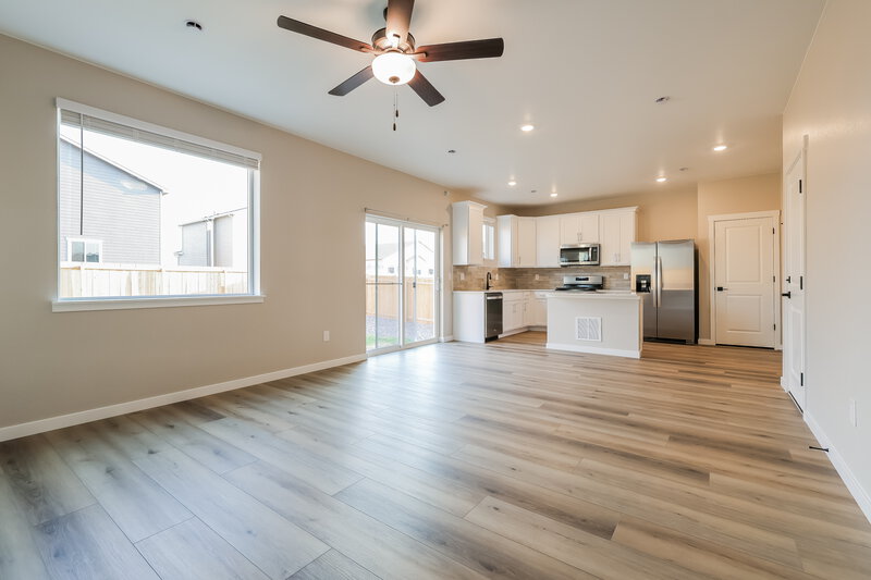 2,980/Mo, 17900 E 94th Ave Commerce City, CO 80022 Living Room View