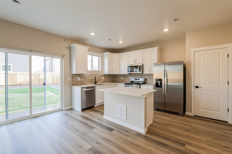 2,980/Mo, 17900 E 94th Ave Commerce City, CO 80022 Kitchen View 2
