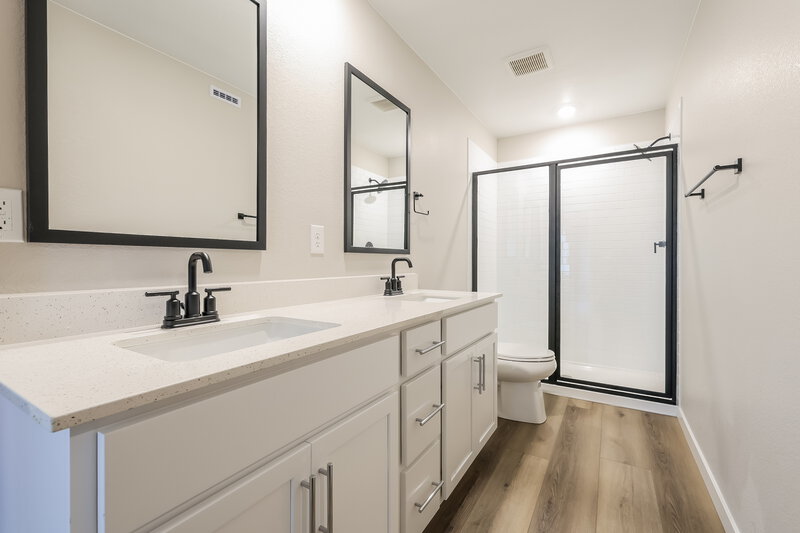 2,980/Mo, 17900 E 94th Ave Commerce City, CO 80022 Main Bathroom View