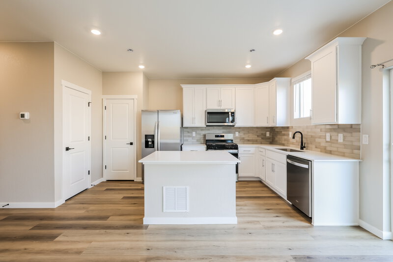 2,980/Mo, 17939 E 93rd Pl Commerce City, CO 80022 Kitchen View