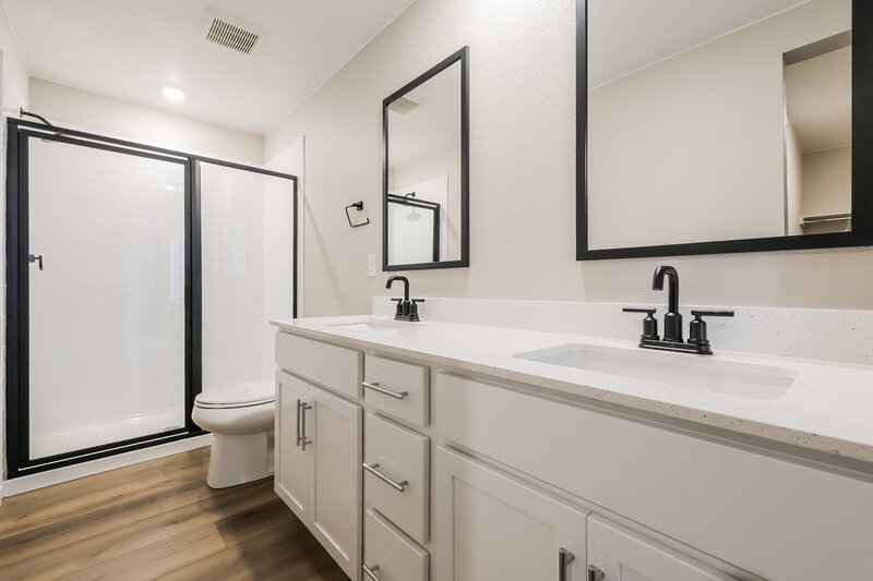 2,980/Mo, 17939 E 93rd Pl Commerce City, CO 80022 Main Bathroom View