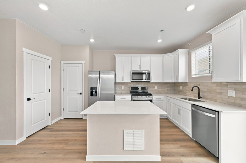 2,835/Mo, 17889 E 93rd Pl Commerce City, CO 80022 Kitchen View
