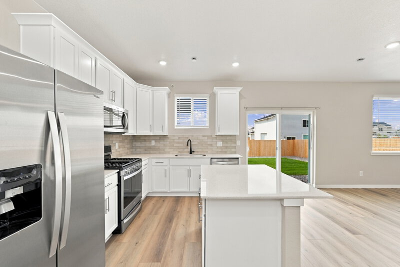 2,835/Mo, 17889 E 93rd Pl Commerce City, CO 80022 Kitchen View 2