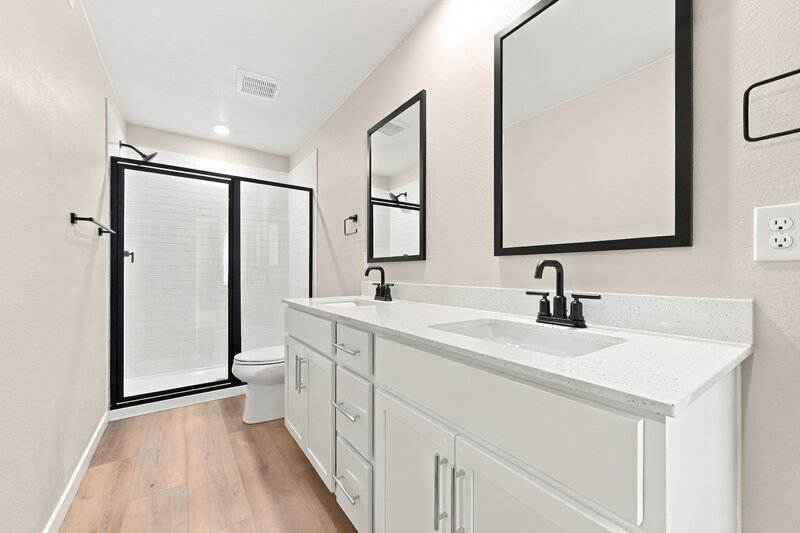 2,835/Mo, 17889 E 93rd Pl Commerce City, CO 80022 Primary Bathroom View