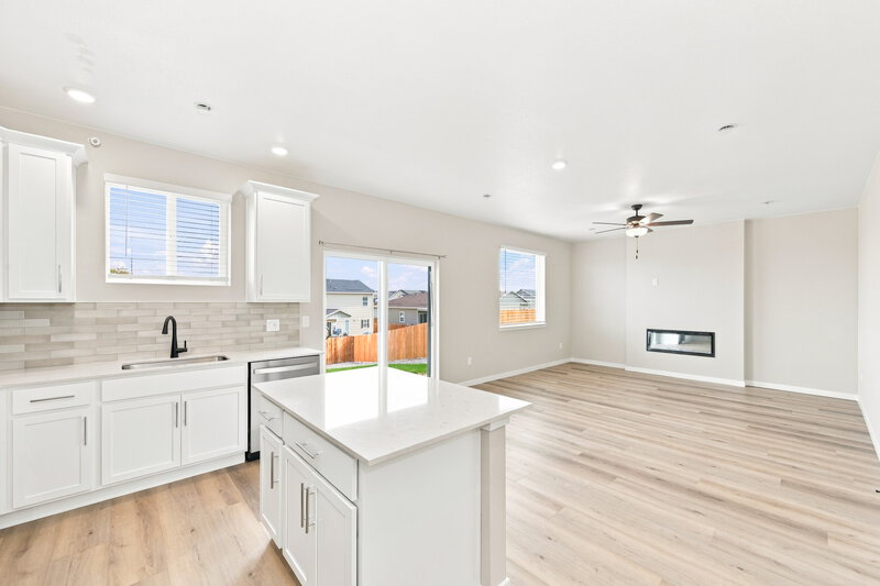 2,835/Mo, 17733 E 94th Pl Commerce City, CO 80022 Kitchen View 2