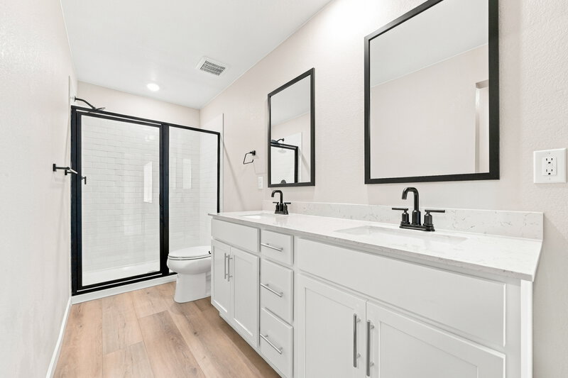 2,835/Mo, 17733 E 94th Pl Commerce City, CO 80022 Primary Bathroom View