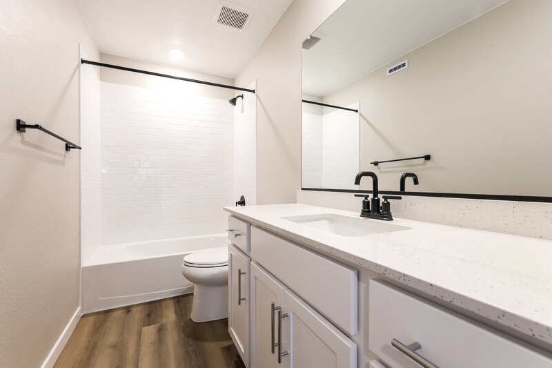 3,190/Mo, 17915 E 94th Ave Commerce City, CO 80022 Bathroom View