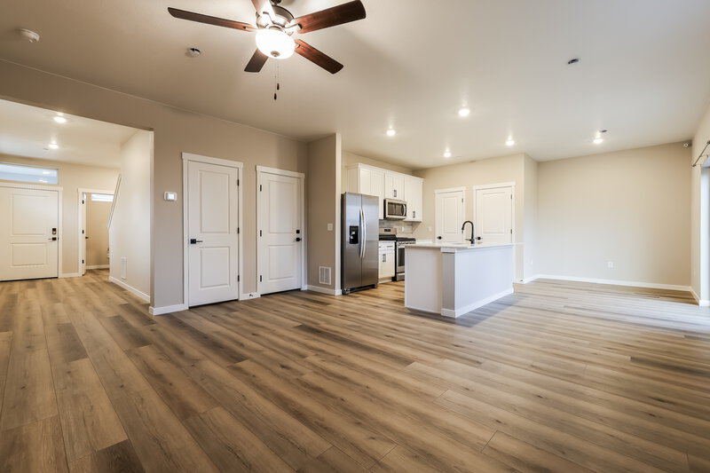 2,950/Mo, 17860 E 94th Ave Commerce City, CO 80022 Living Room View