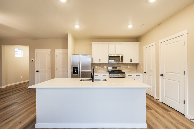 2,950/Mo, 17860 E 94th Ave Commerce City, CO 80022 Kitchen View