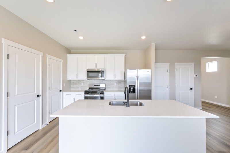 2,950/Mo, 9389 Telluride Court Commerce City, CO 80022 Kitchen View