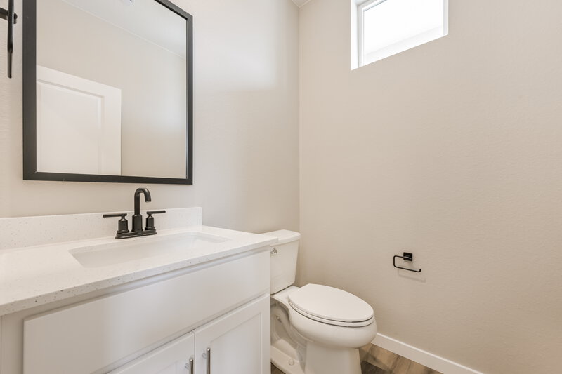 2,950/Mo, 9389 Telluride Court Commerce City, CO 80022 Bathroom View