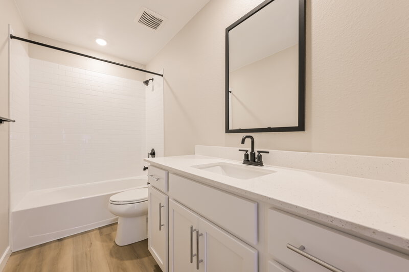2,950/Mo, 9389 Telluride Court Commerce City, CO 80022 Bathroom View 2