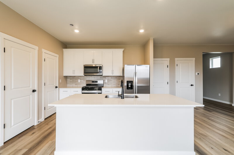 2,950/Mo, 17909 E 93rd Pl Commerce City, CO 80022 Kitchen View
