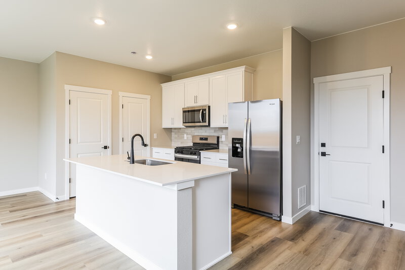 2,950/Mo, 17909 E 93rd Pl Commerce City, CO 80022 Kitchen View 2