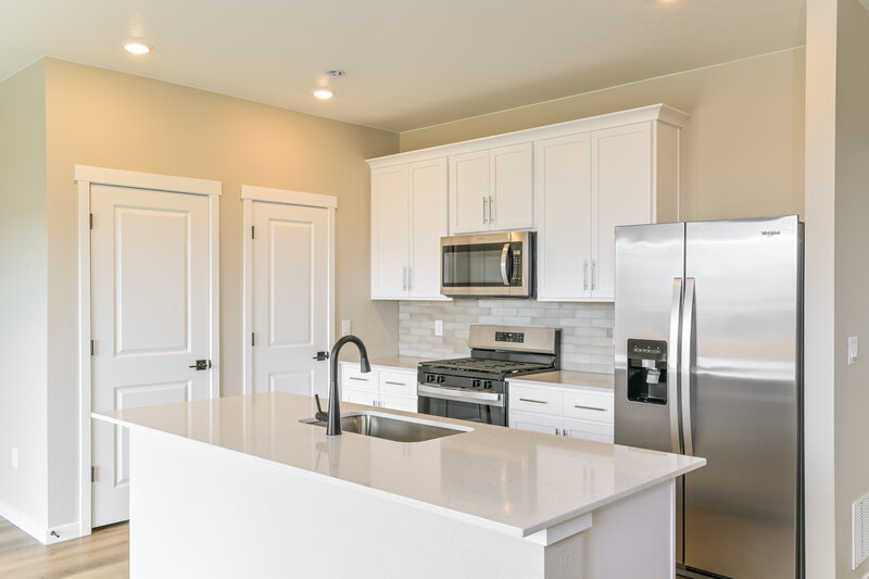 2,900/Mo, 17833 E 94th Pl Commerce City, CO 80022 Kitchen View