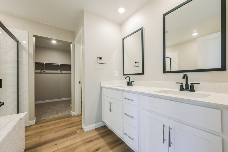 3,340/Mo, 17946 E 94th Ave Commerce City, CO 80022 Main Bathroom View