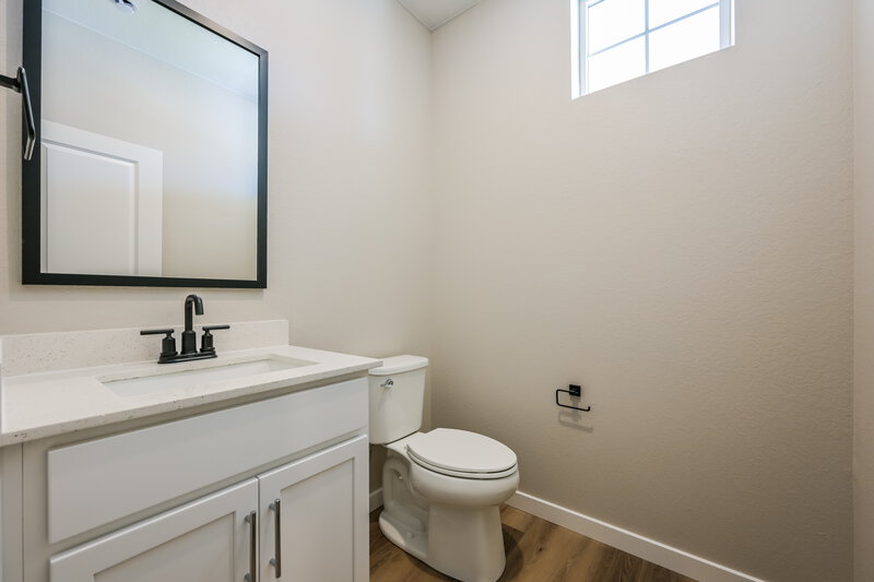 3,340/Mo, 17946 E 94th Ave Commerce City, CO 80022 Bathroom View 2