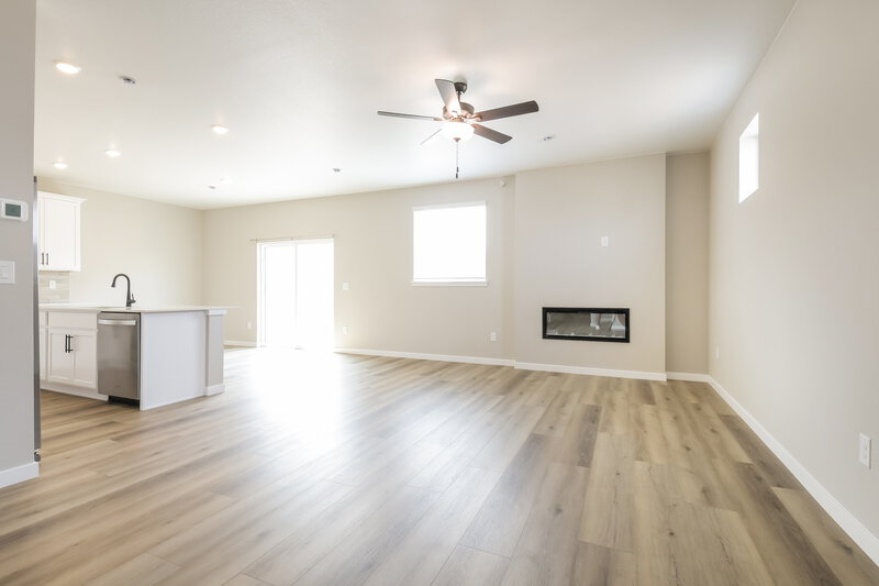 3,150/Mo, 17880 E 94th Ave Commerce City, CO 80022 Living Room View 3