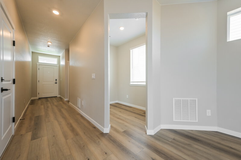 3,150/Mo, 17899 E 93rd Pl Commerce City, CO 80022 Foyer View