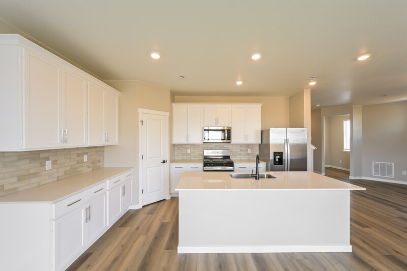 3,150/Mo, 17899 E 93rd Pl Commerce City, CO 80022 Kitchen View